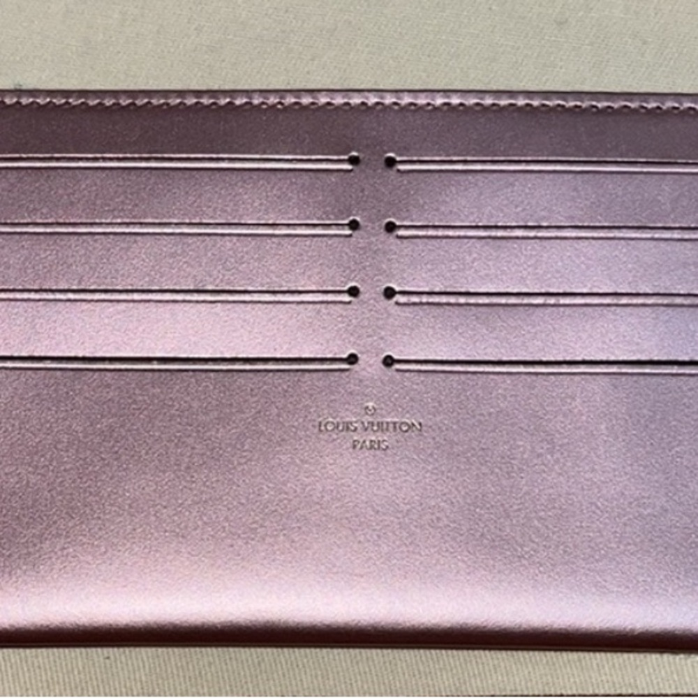 Louis Vuitton Pochette Felicie 
in Patent Vernis Leather - Picture 8 of 10